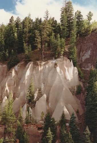 Tent rocks above La Cueva. Photo by Judith Isaacs, 2014.